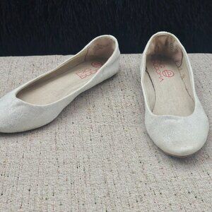Big Buddha Women Ballet Cream Valvet Flat Shoes Cushioned insole Size 8M